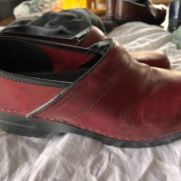 Dansko Professional Leather Clogs - Red - Size 42 (11) - Picture 4 of 6